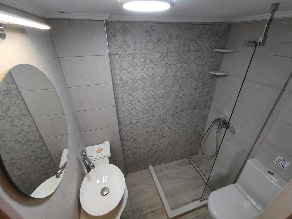 Filoxenia Apartments 2 팔라이오코라 객실 사진